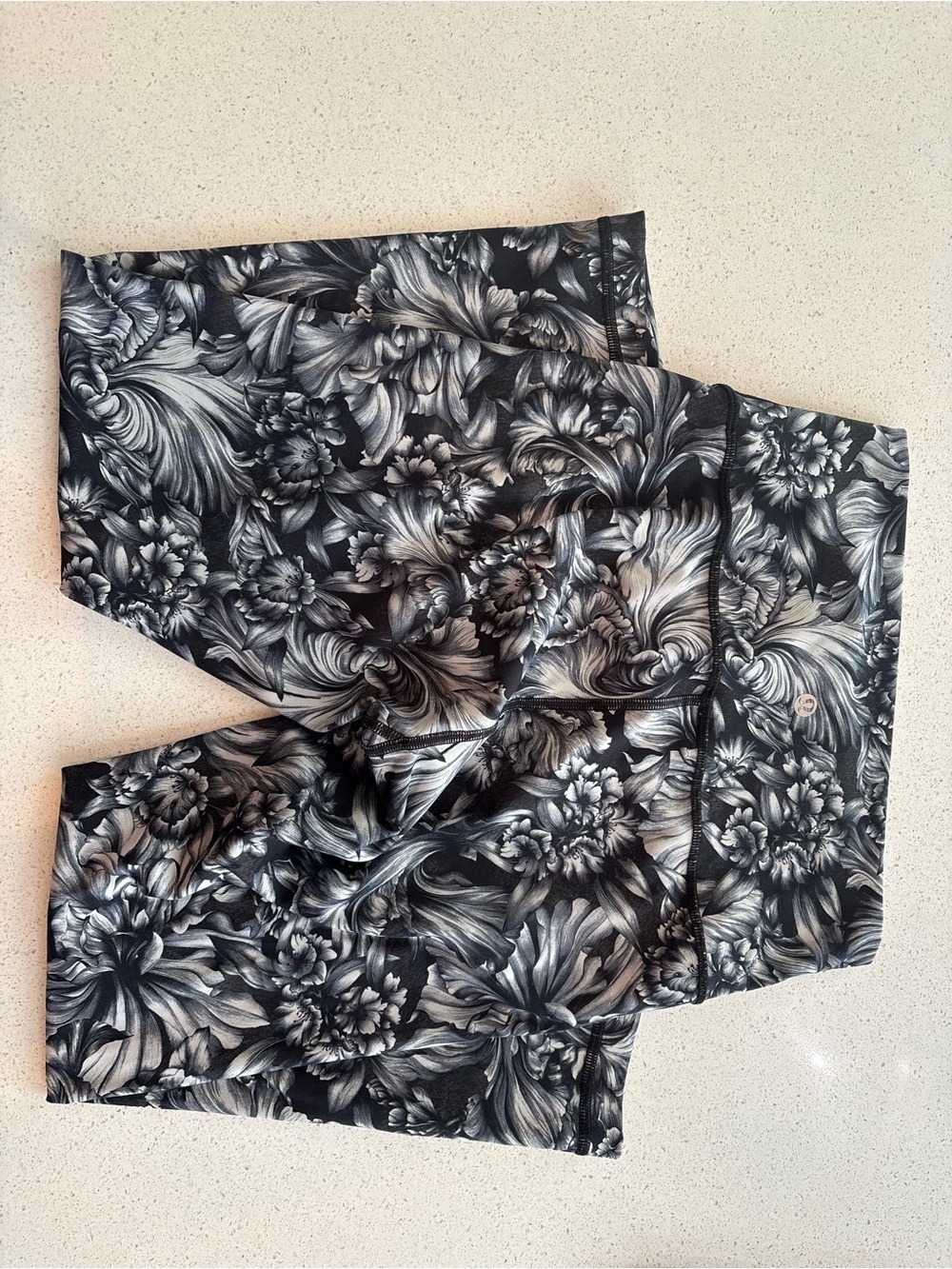 Lululemon Wunder Under Crop (High-Rise) Full-On Luxtreme 21" in the "Night Garde